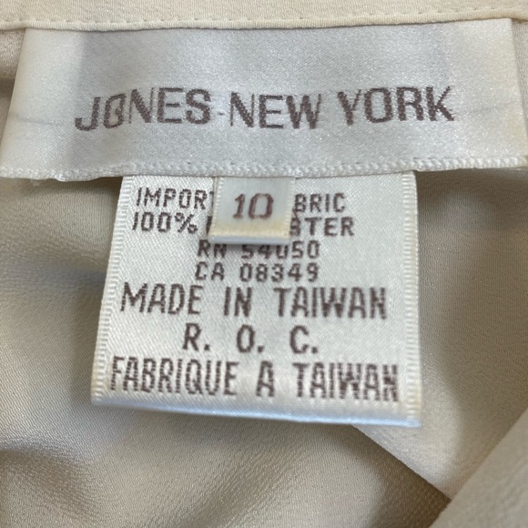 Vintage Collared Button Up Shirt Off-White with Red Accents Size 10 - Picture 8 of 10